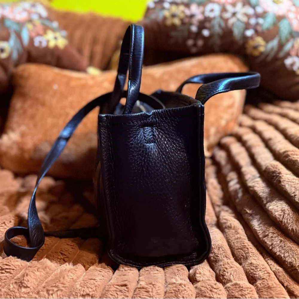 Marc Jacobs Black Pebbled Leather Tote - Picture 4 of 8